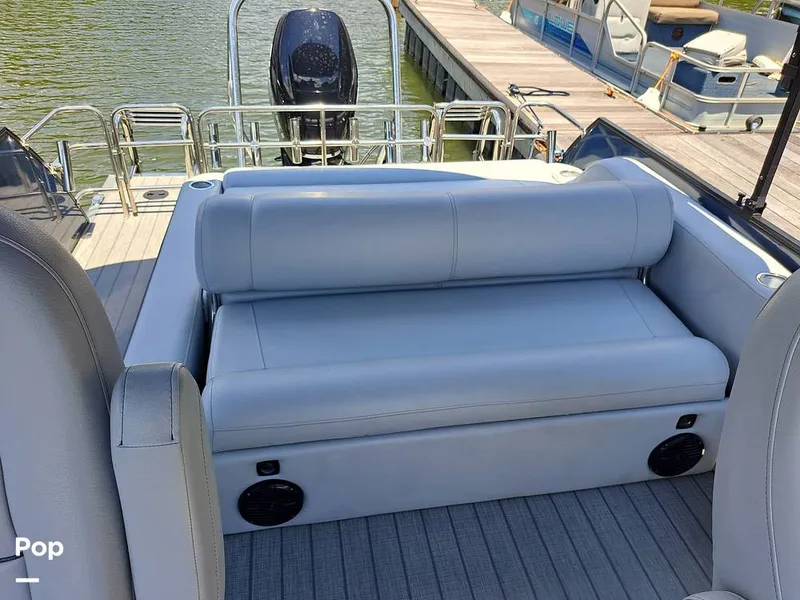 Slide: The Image of Bentley Pontoons Elite 253 Swingback 2023 - 14442489