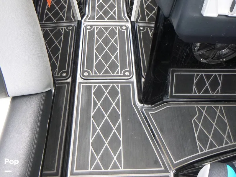 Slide: The Image of Tige zx5 2019 - 14580124