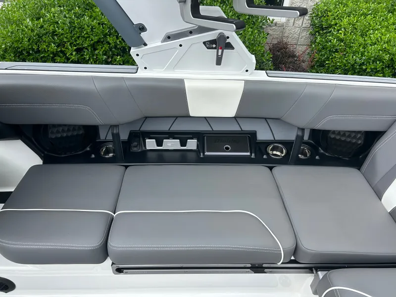 Slide: The Image of Malibu Wakesetter 23LSV 2022 - 17