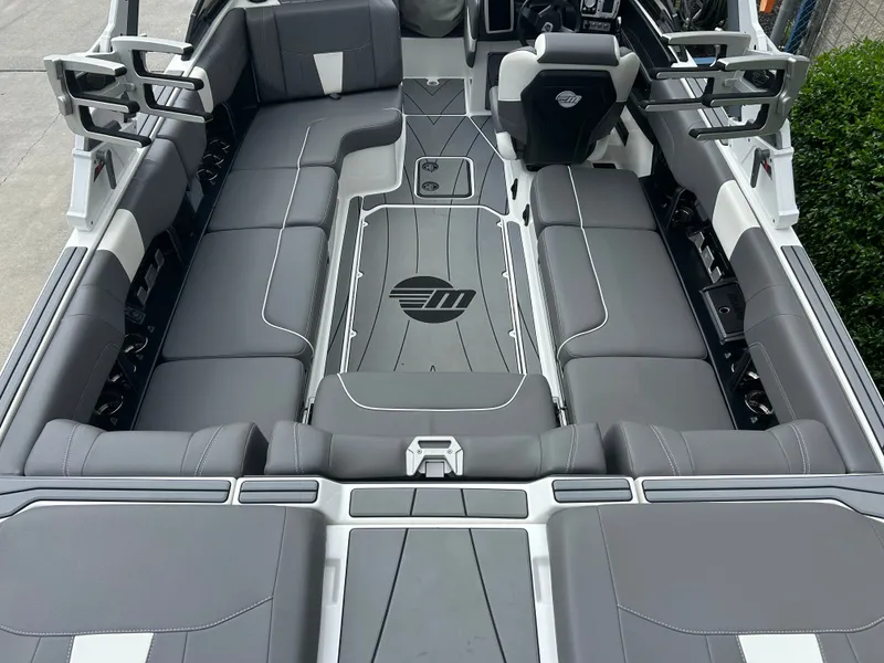 Slide: The Image of Malibu Wakesetter 23LSV 2022 - 10