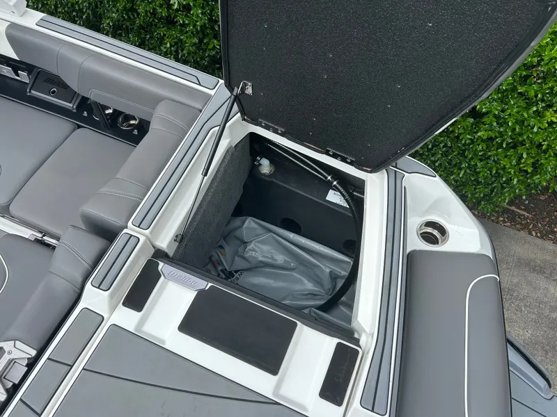 Slide: The Image of Malibu Wakesetter 23LSV 2022 - 12
