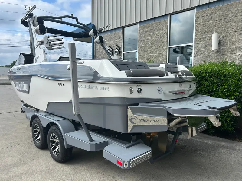 Slide: The Image of Malibu Wakesetter 23LSV 2022 - 2