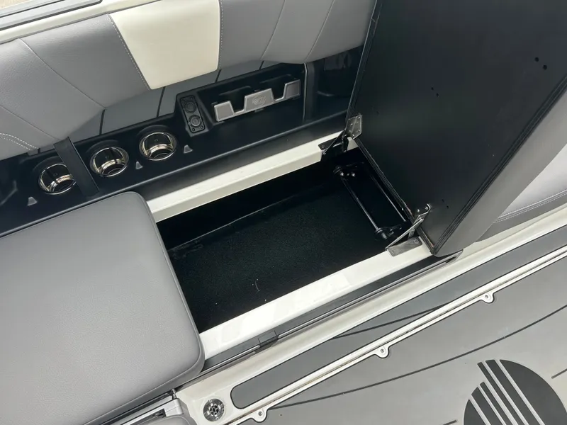 Slide: The Image of Malibu Wakesetter 23LSV 2022 - 15