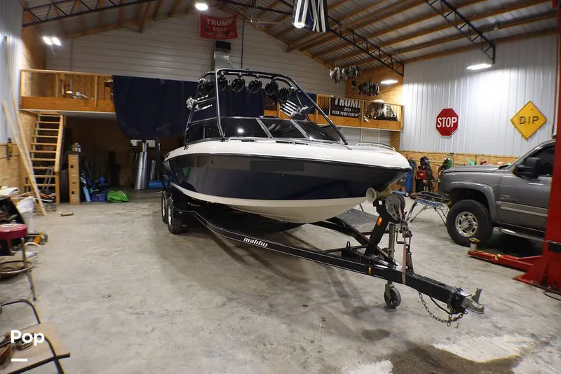 Slide: The Image of Malibu 23 LSV Wakesetter 2001 - 16172048