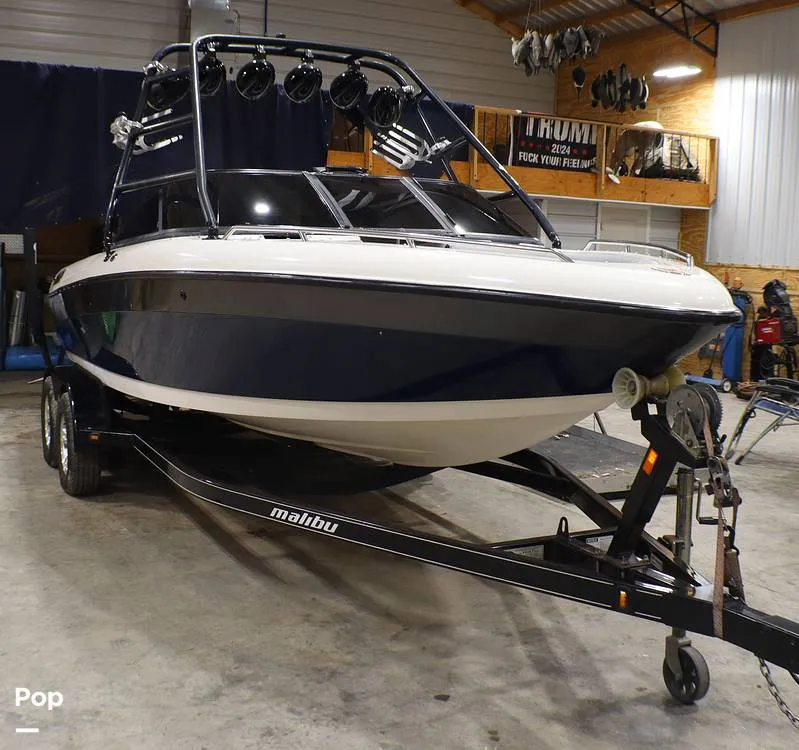 Slide: The Image of Malibu 23 LSV Wakesetter 2001 - 16171515