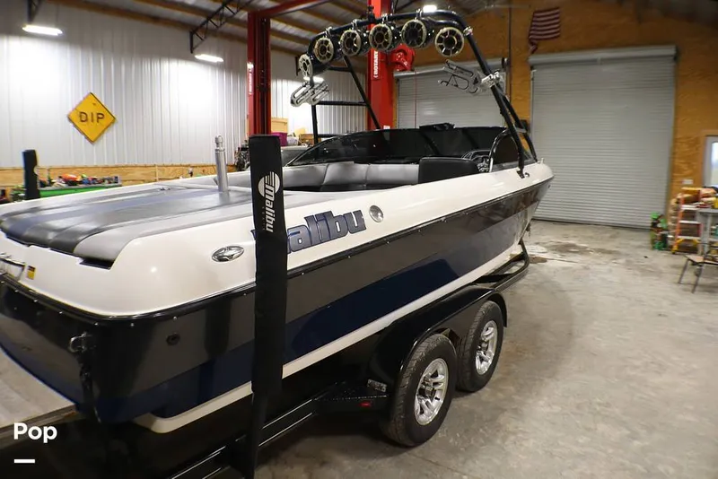 Slide: The Image of Malibu 23 LSV Wakesetter 2001 - 16171516