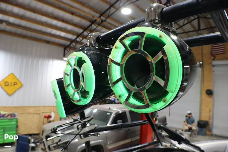 Slide: The Image of Malibu 23 LSV Wakesetter 2001 - 16171557