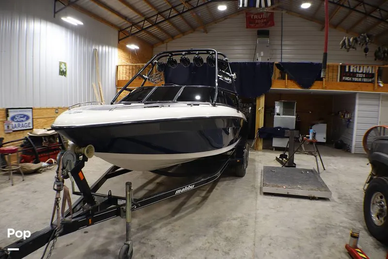 Slide: The Image of Malibu 23 LSV Wakesetter 2001 - 16172047