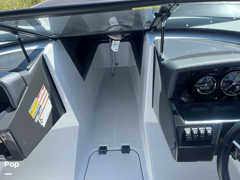 Slide: The Image of Monterey M22 2021 - 14676715