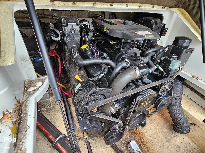 Slide: The Image of Crownline Boats 240EX 2005 - 14752477