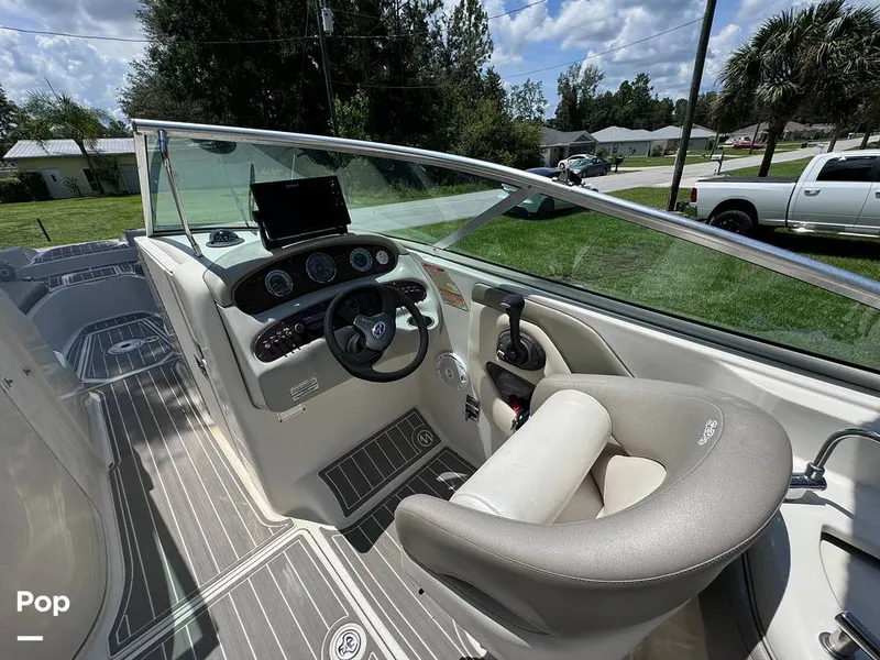 Slide: The Image of Sea Ray 270 SunDeck 2005 - 14517564