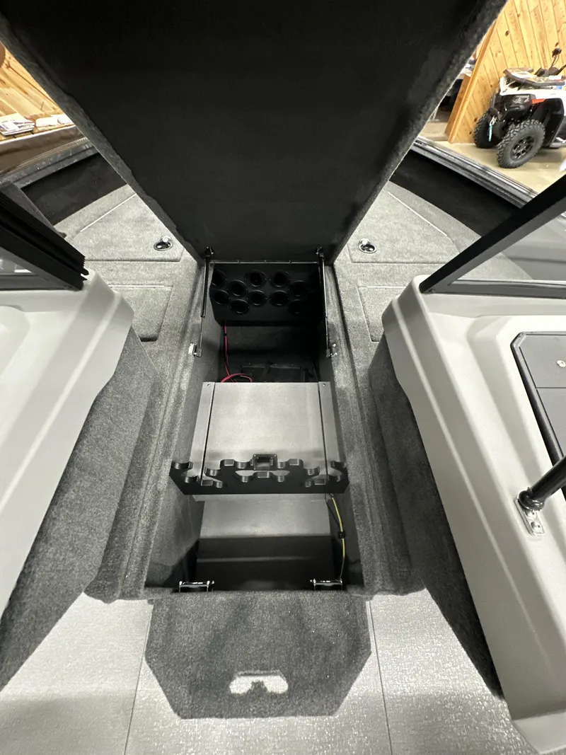 Slide: The Image of Smoker Craft ADV188DC 2025 - 8
