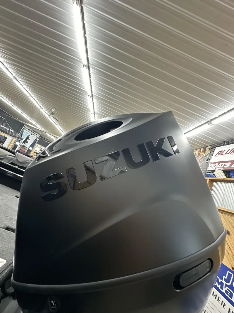 Slide: The Image of Smoker Craft ADV188DC 2025 - 10
