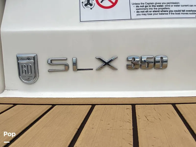 Slide: The Image of Sea Ray SLX 350 Outboard 2020 - 14580400