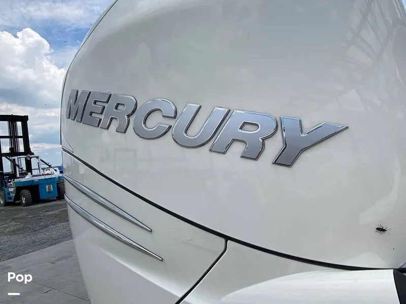 Slide: The Image of Sea Ray SLX 350 Outboard 2020 - 14580402