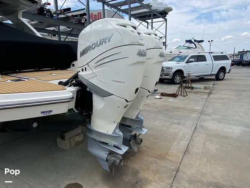 Slide: The Image of Sea Ray SLX 350 Outboard 2020 - 14580403
