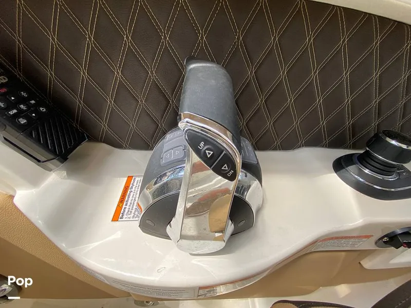 Slide: The Image of Sea Ray SLX 350 Outboard 2020 - 14580413