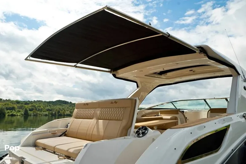 Slide: The Image of Sea Ray SLX 350 Outboard 2020 - 15215936