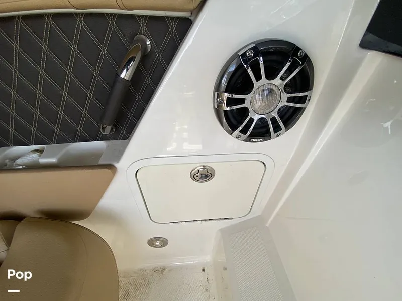 Slide: The Image of Sea Ray SLX 350 Outboard 2020 - 14580419