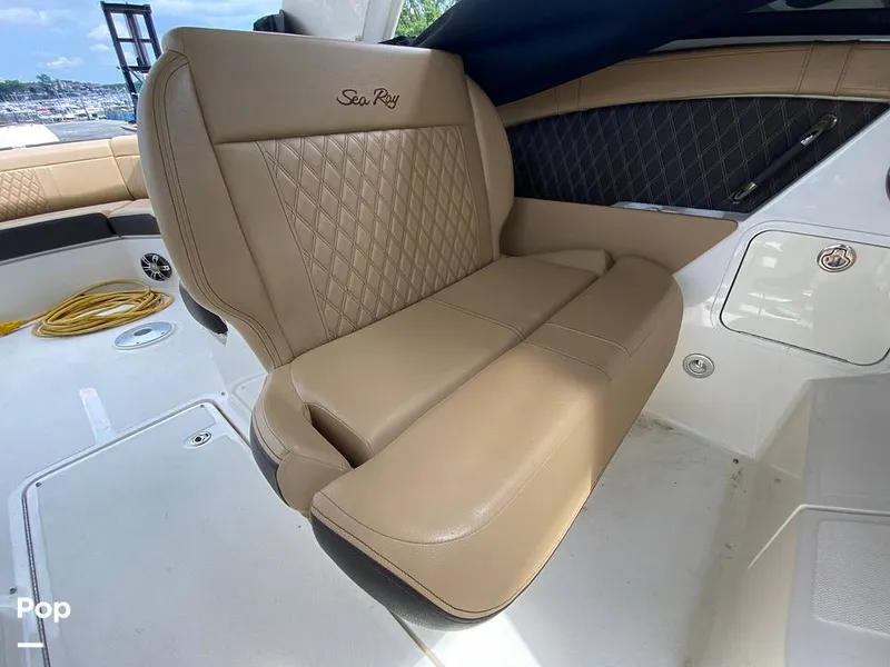 Slide: The Image of Sea Ray SLX 350 Outboard 2020 - 14580420