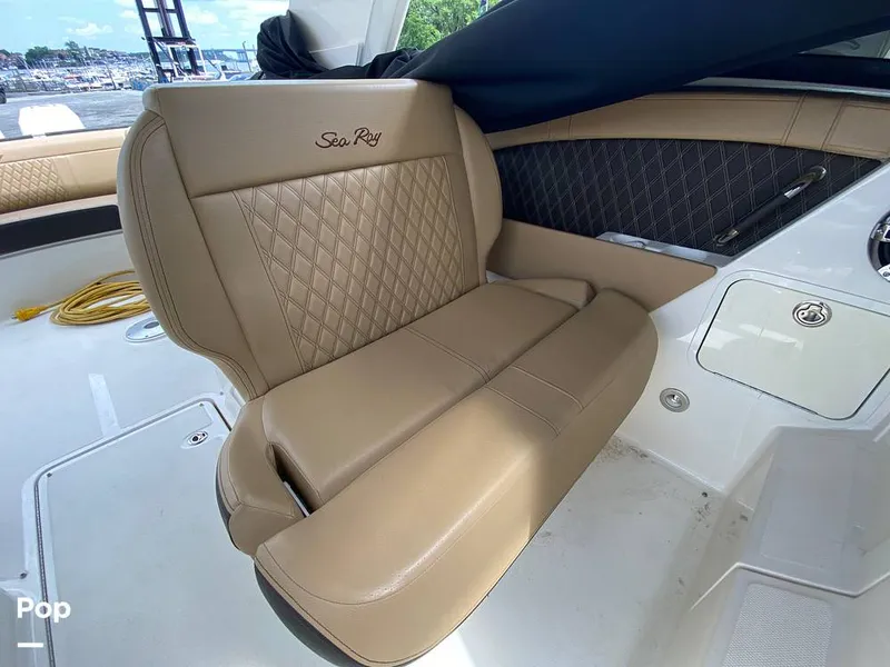 Slide: The Image of Sea Ray SLX 350 Outboard 2020 - 14580421