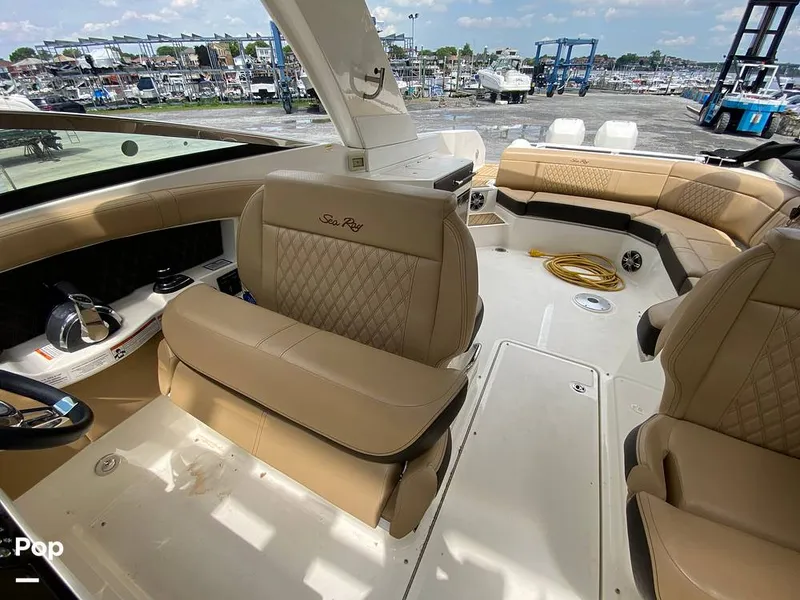 Slide: The Image of Sea Ray SLX 350 Outboard 2020 - 14580410