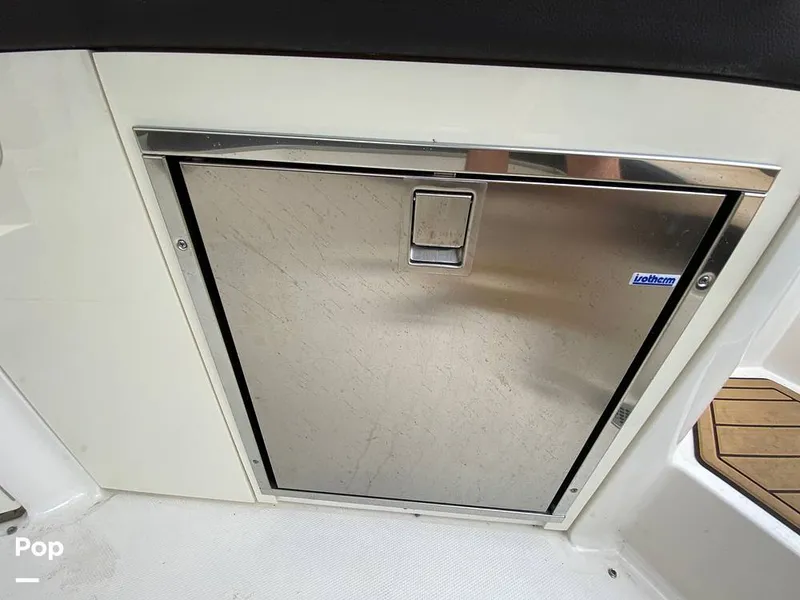 Slide: The Image of Sea Ray SLX 350 Outboard 2020 - 14580427