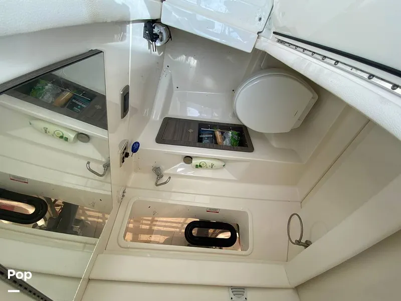 Slide: The Image of Sea Ray SLX 350 Outboard 2020 - 14580432