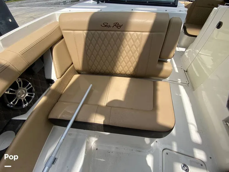 Slide: The Image of Sea Ray SLX 350 Outboard 2020 - 14580435