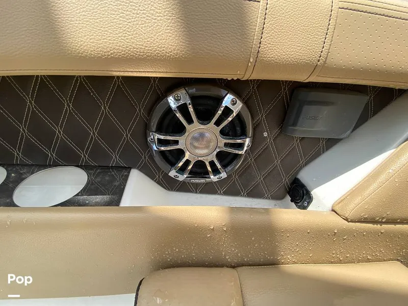 Slide: The Image of Sea Ray SLX 350 Outboard 2020 - 14580436