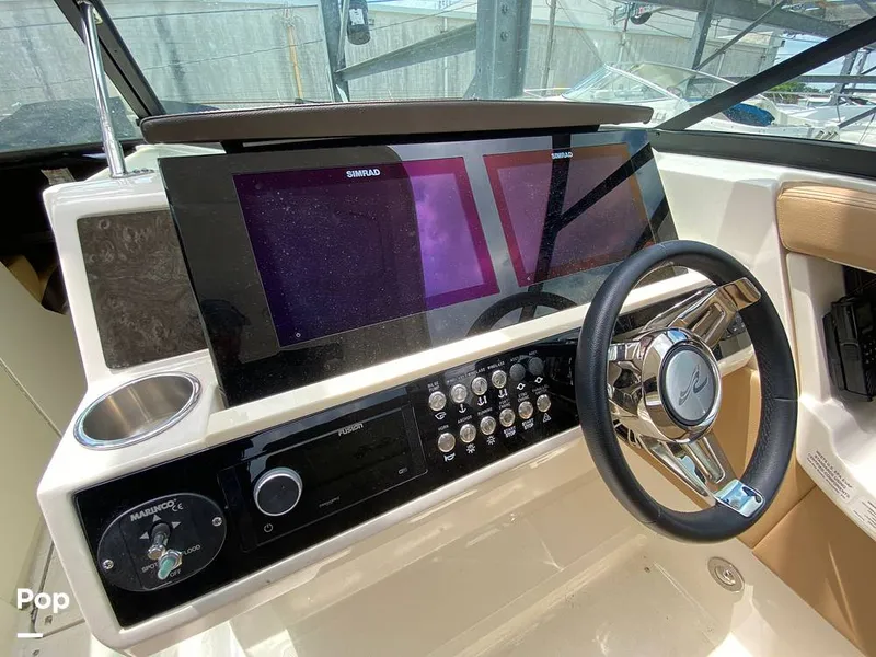 Slide: The Image of Sea Ray SLX 350 Outboard 2020 - 14580414