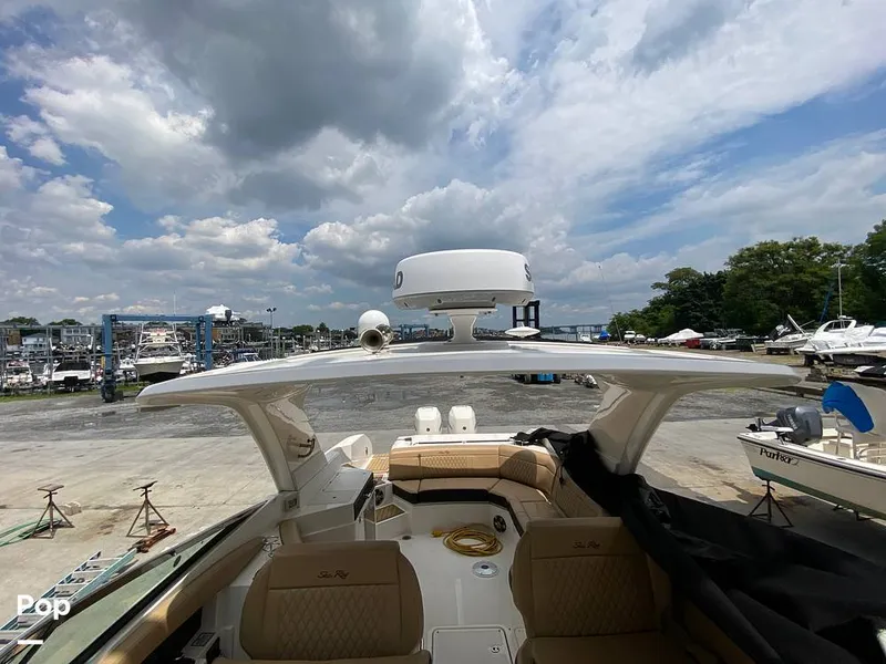 Slide: The Image of Sea Ray SLX 350 Outboard 2020 - 14580438