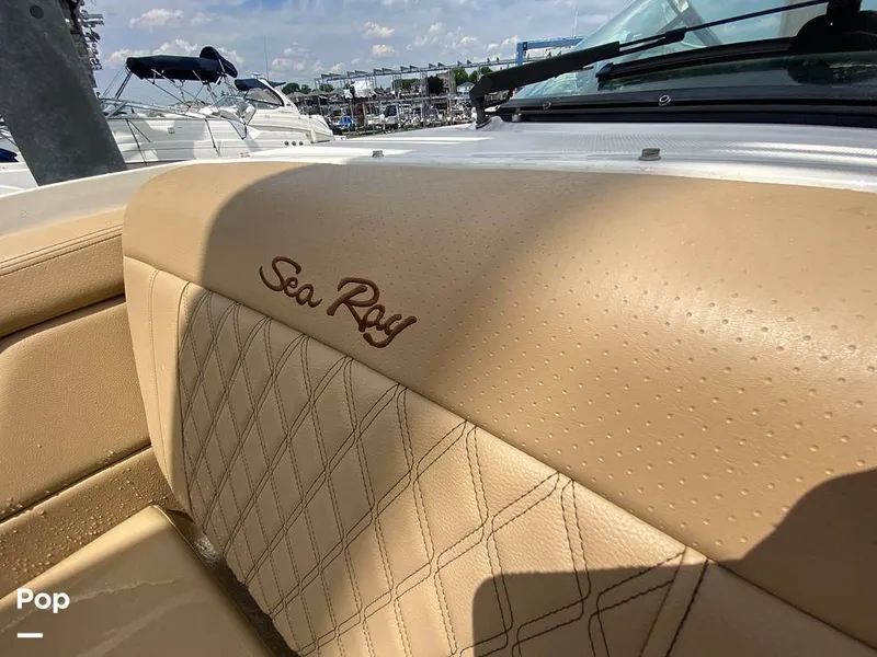 Slide: The Image of Sea Ray SLX 350 Outboard 2020 - 14580441