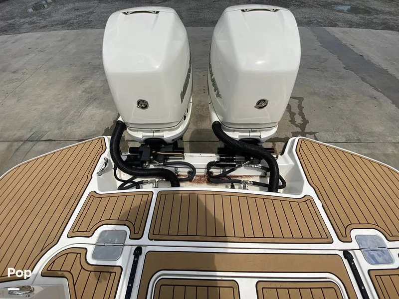 Slide: The Image of Sea Ray SLX 350 Outboard 2020 - 14580446