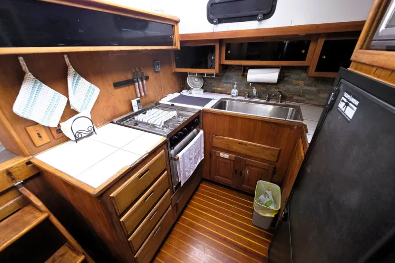 Slide: The Image of Californian Californian 43 Motoryacht 1984 - 7