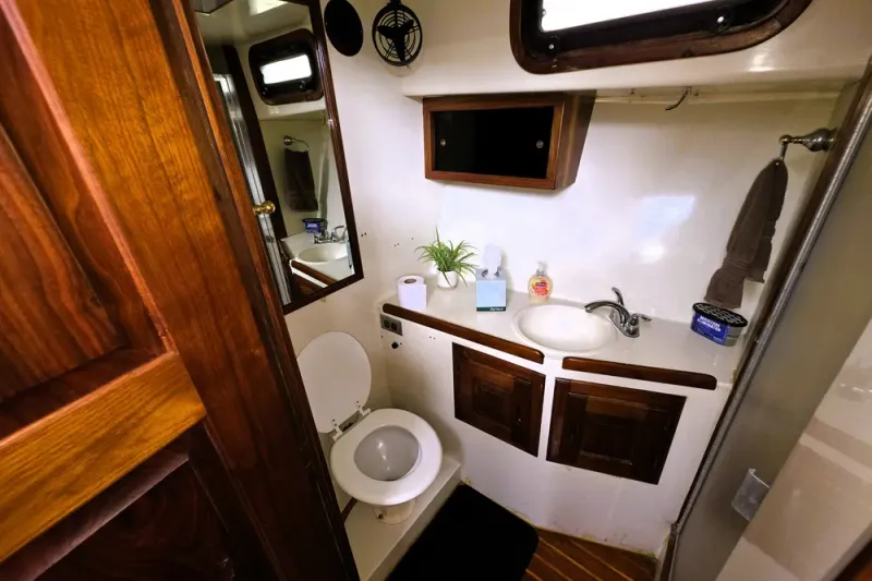 Slide: The Image of Californian Californian 43 Motoryacht 1984 - 12
