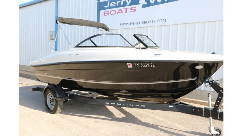 Slide: The Image of Bayliner VR4 2019 - 11