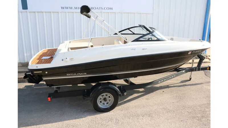 Slide: The Image of Bayliner VR4 2019 - 14