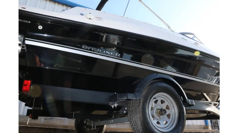 Slide: The Image of Bayliner VR4 2019 - 15