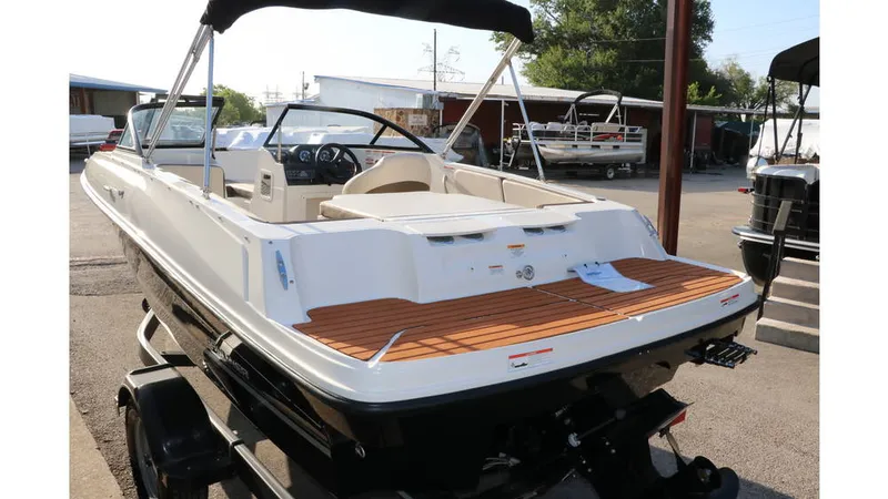 Slide: The Image of Bayliner VR4 2019 - 4