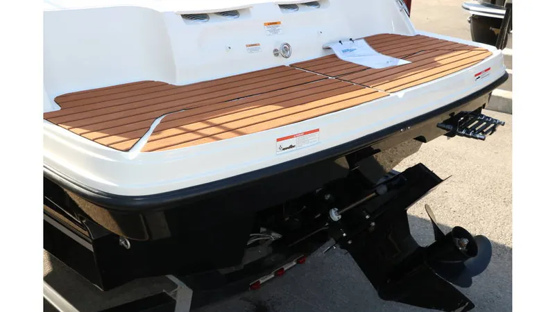 Slide: The Image of Bayliner VR4 2019 - 6