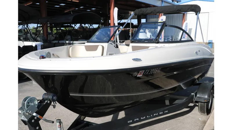 Slide: The Image of Bayliner VR4 2019 - 8