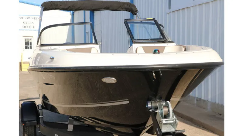 Slide: The Image of Bayliner VR4 2019 - 9