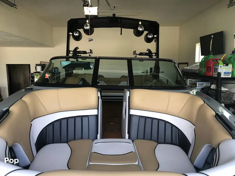 Slide: The Image of Bow Seating, Walkthrough WIndshield - 14678881