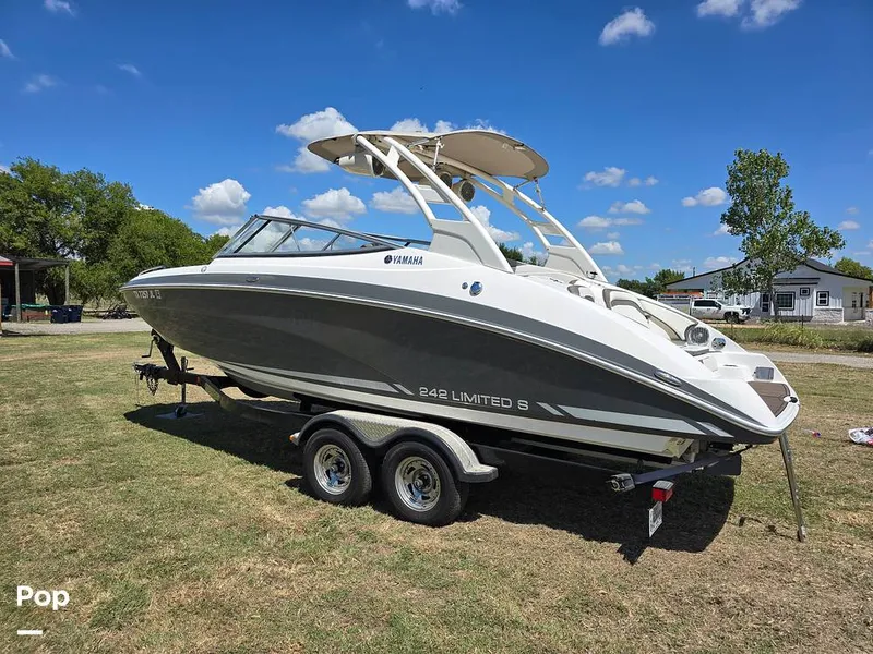 Slide: The Image of Yamaha 242 Limited 2015 - 15760341