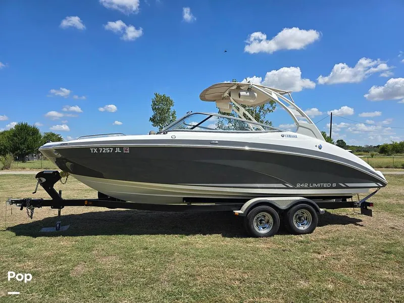 Slide: The Image of Yamaha 242 Limited 2015 - 15760342