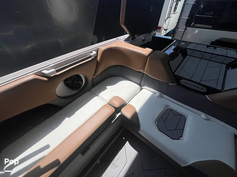Slide: The Image of Cockpit Seating - 14680234