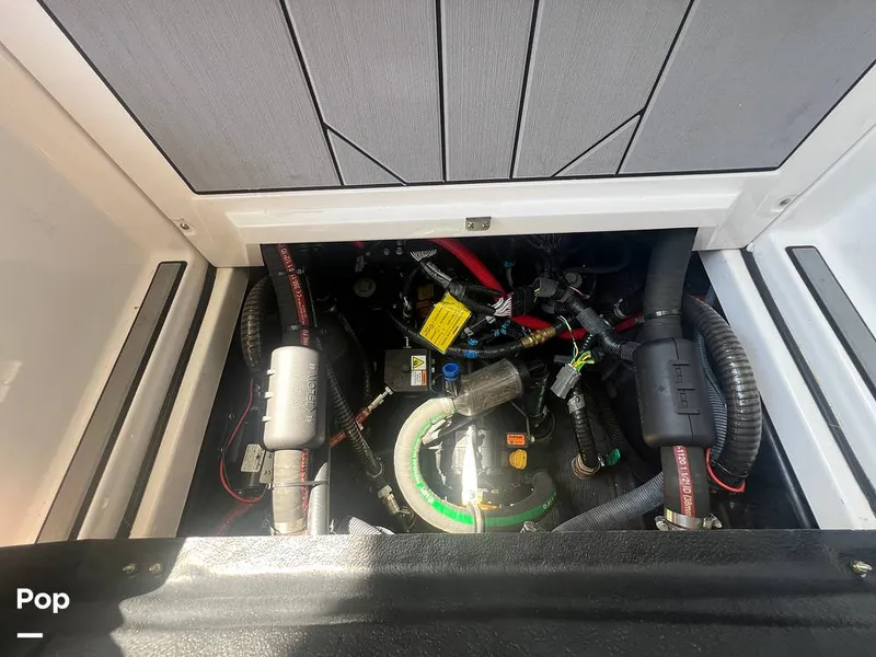 Slide: The Image of Engine Commpartment - 14680249