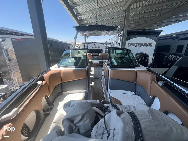 Slide: The Image of Walk-through Windshield - 14680216