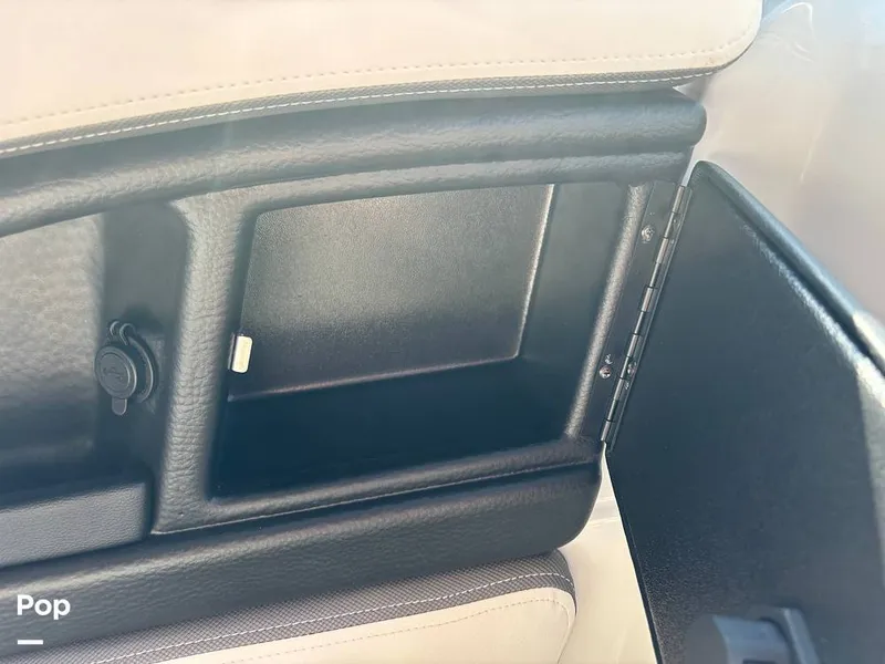 Slide: The Image of Crownline Boats E255 2022 - 14789408